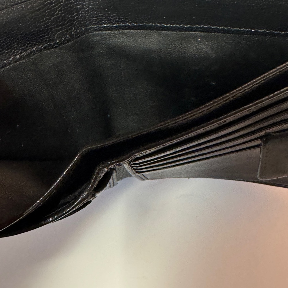 Gucci Black Leather Wallet with Pink Logo - Picture 9 of 15